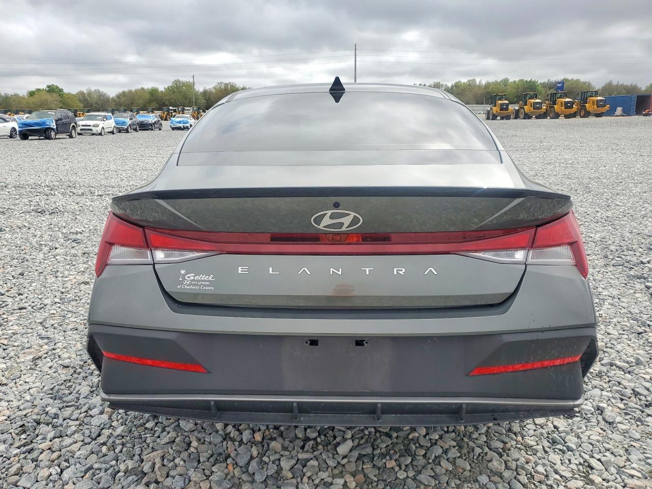 2025 HYUNDAI ELANTRA SEL SPORT — Фото 6 из 12