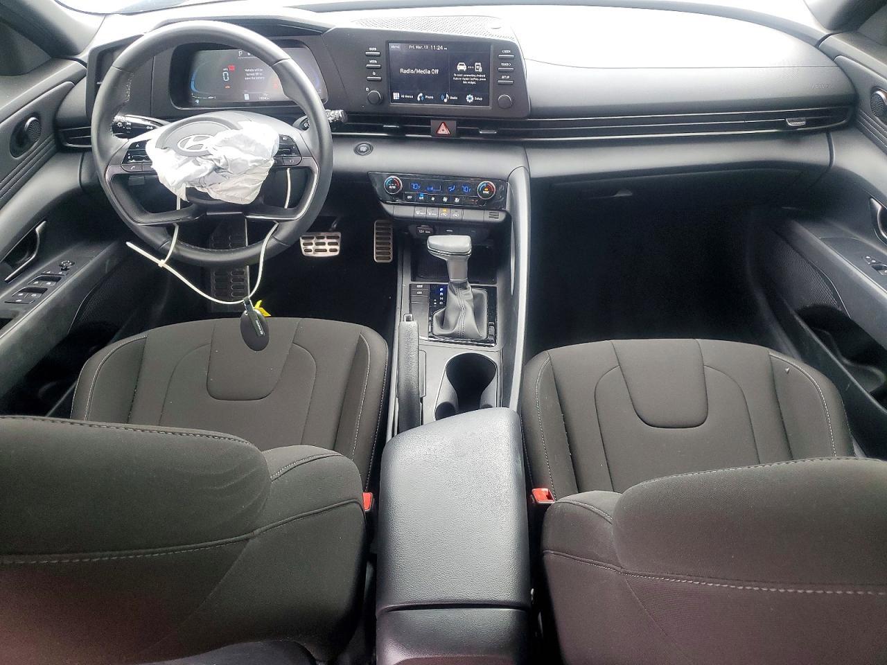 2025 HYUNDAI ELANTRA SEL SPORT — Фото 8 из 12