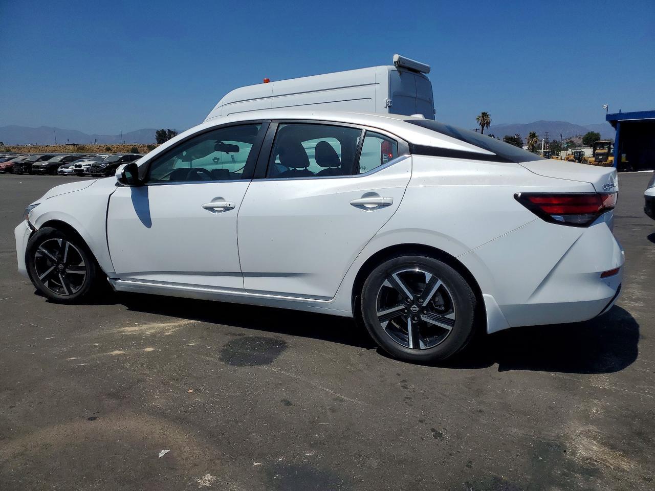 2025 NISSAN SENTRA — Фото 2 из 12
