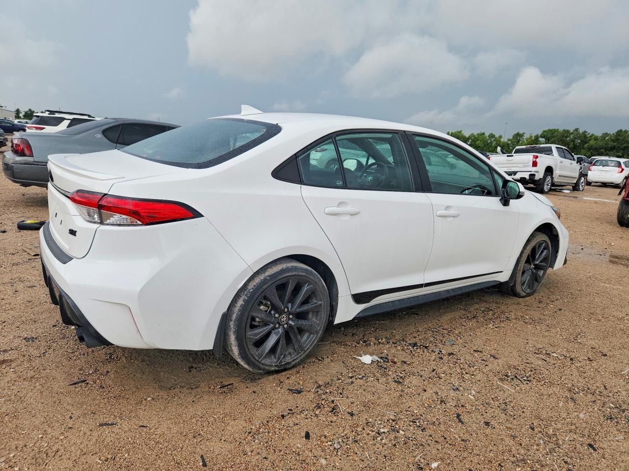 2024 TOYOTA COROLLA SE — Фото 3 из 13