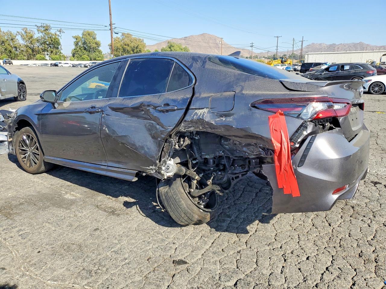 2024 TOYOTA CAMRY SE — Фото 2 из 12