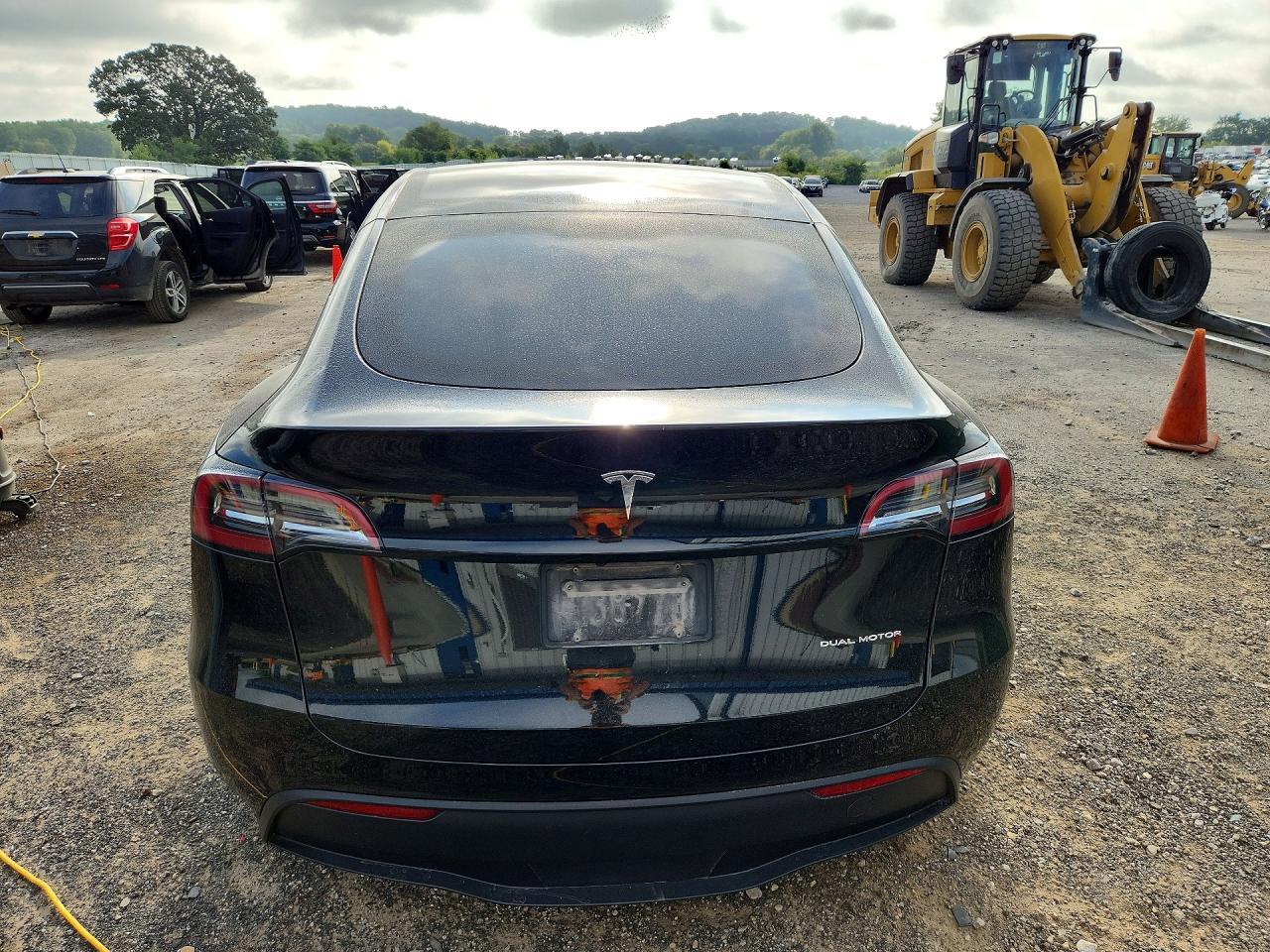 2023 TESLA MODEL Y — Фото 6 из 12