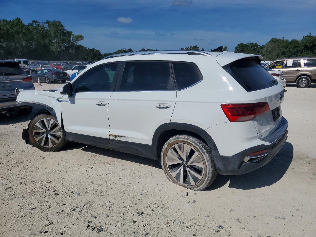 2023 VOLKSWAGEN TAOS SE — Фото 2 из 13