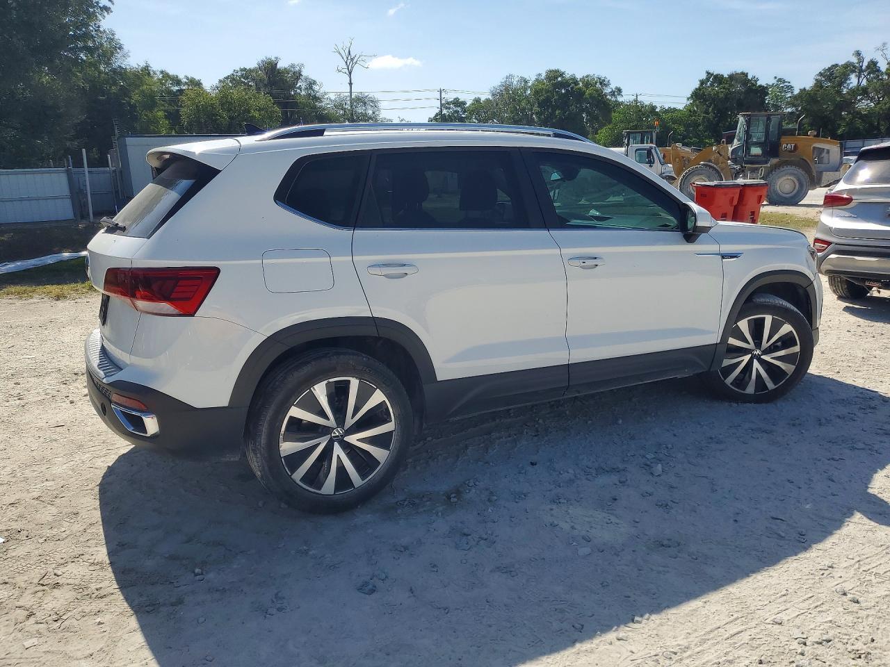 2023 VOLKSWAGEN TAOS SE — Фото 3 из 13