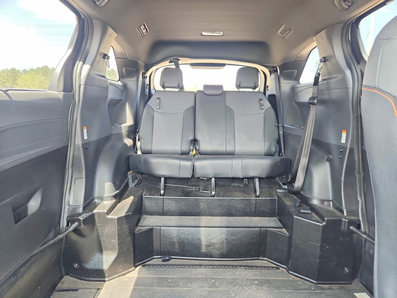2022 TOYOTA SIENNA XSE — Фото 10 из 13