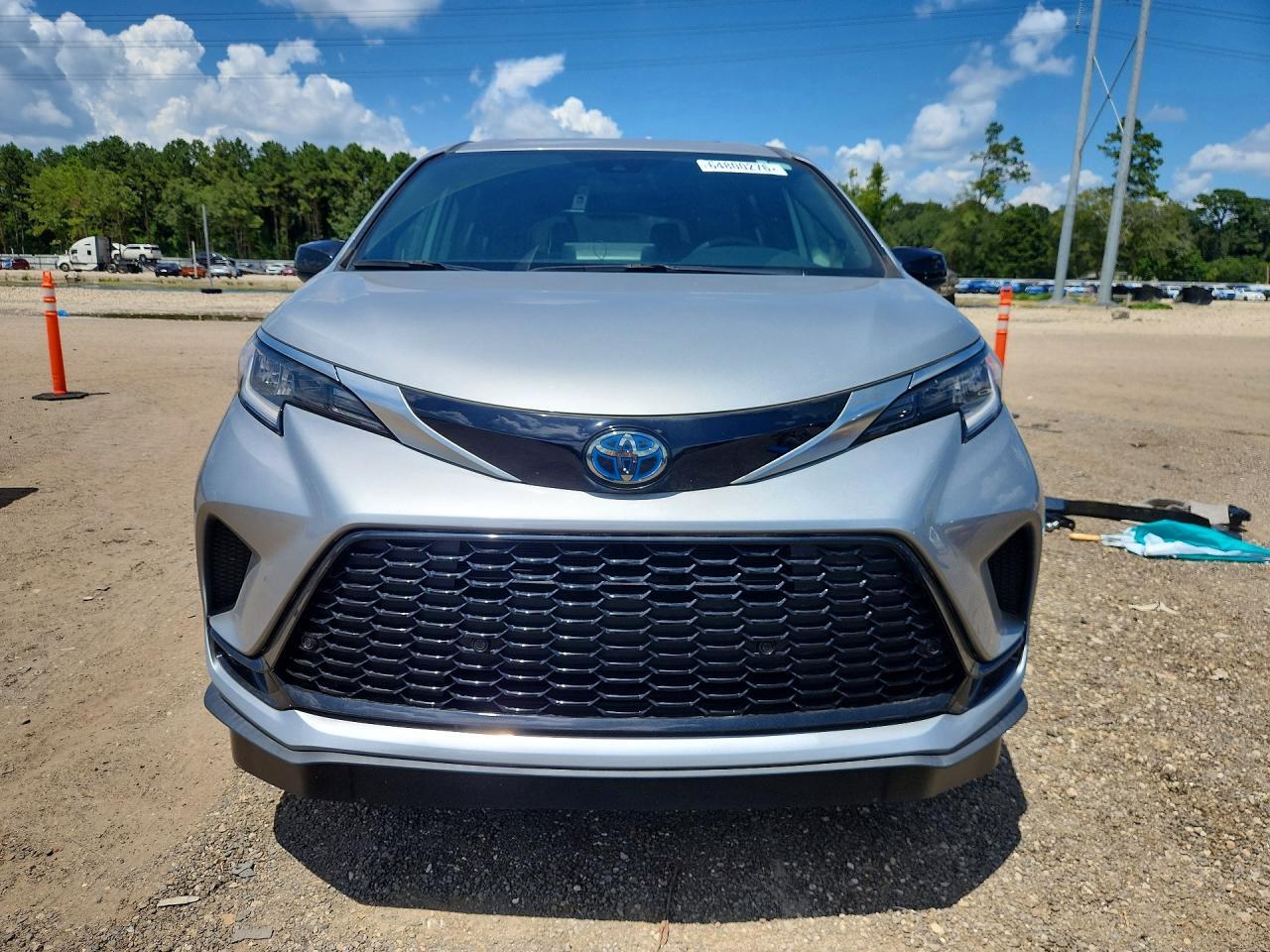 2022 TOYOTA SIENNA XSE — Фото 5 из 13