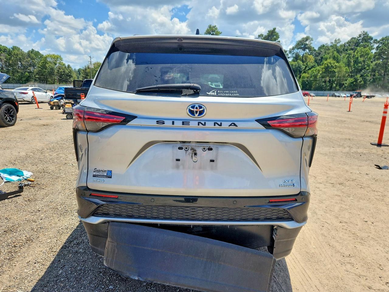 2022 TOYOTA SIENNA XSE — Фото 6 из 13
