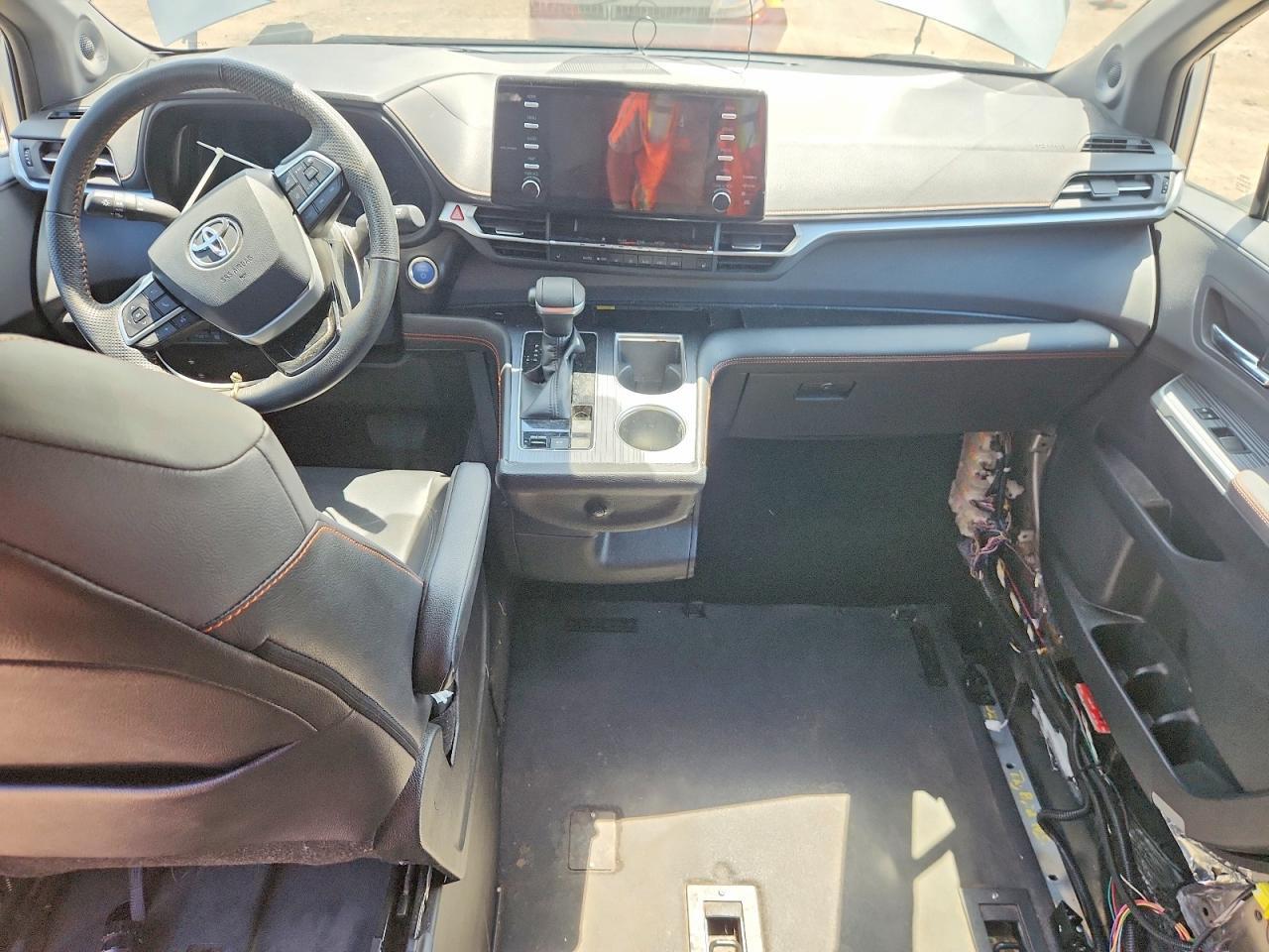 2022 TOYOTA SIENNA XSE — Фото 8 из 13