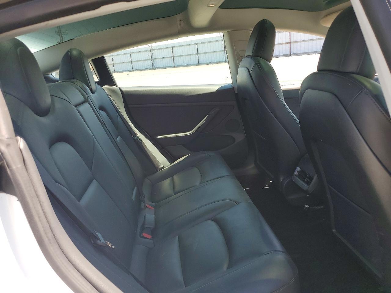 2022 TESLA MODEL 3 — Фото 10 из 12