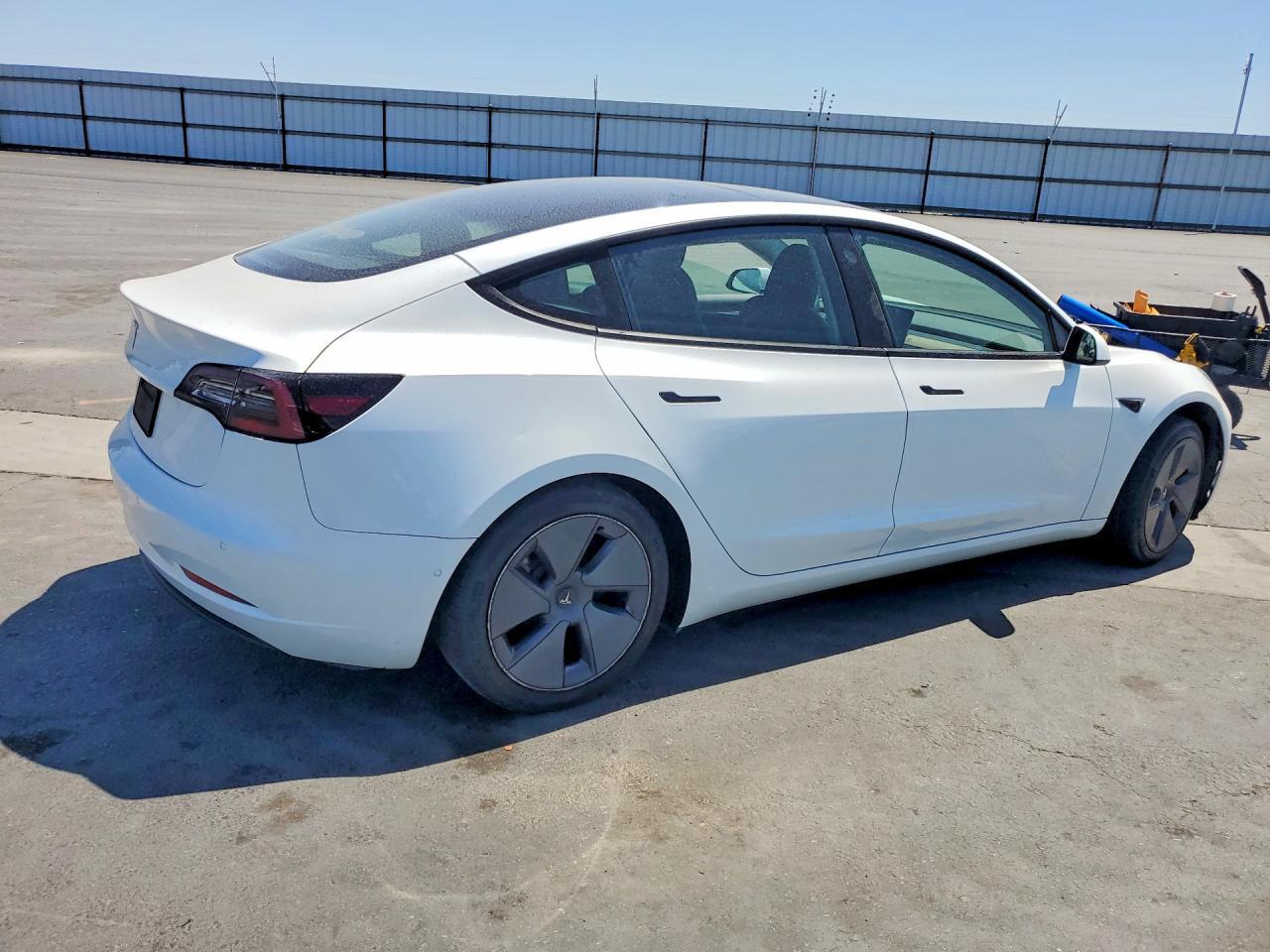 2022 TESLA MODEL 3 — Фото 3 из 12