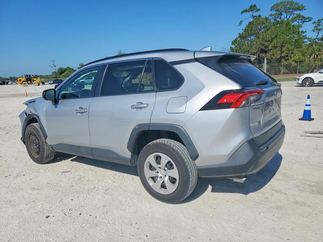2T3H1RFV2MW125378 2021 TOYOTA RAV4 photo no. 2