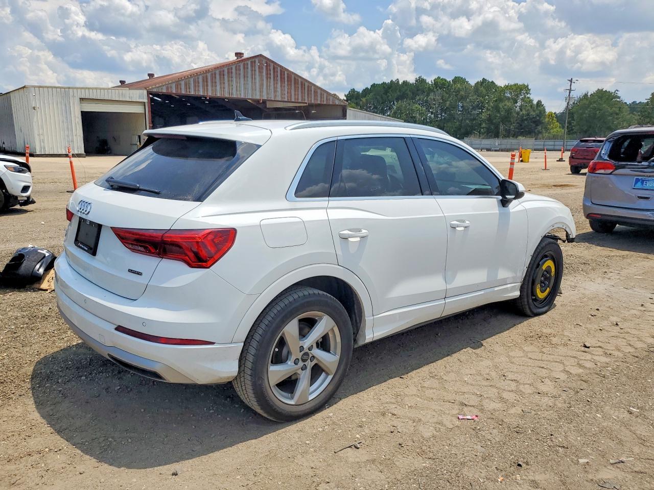 2021 AUDI Q3 PREMIUM 40 — Фото 3 из 12