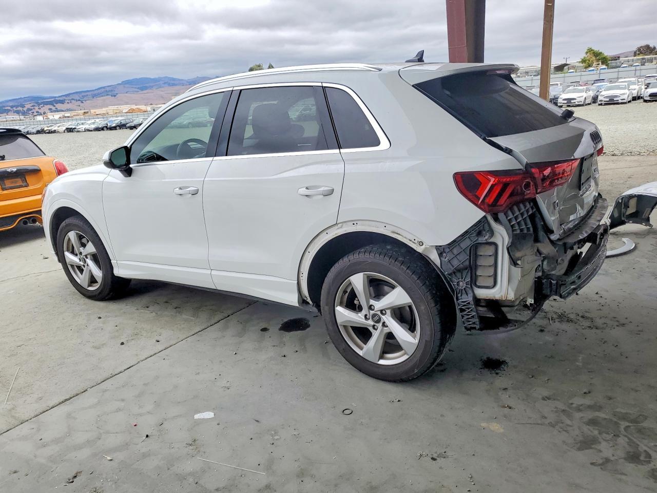 WA1AUCF3XM1065475 2021 AUDI Q3 photo no. 2