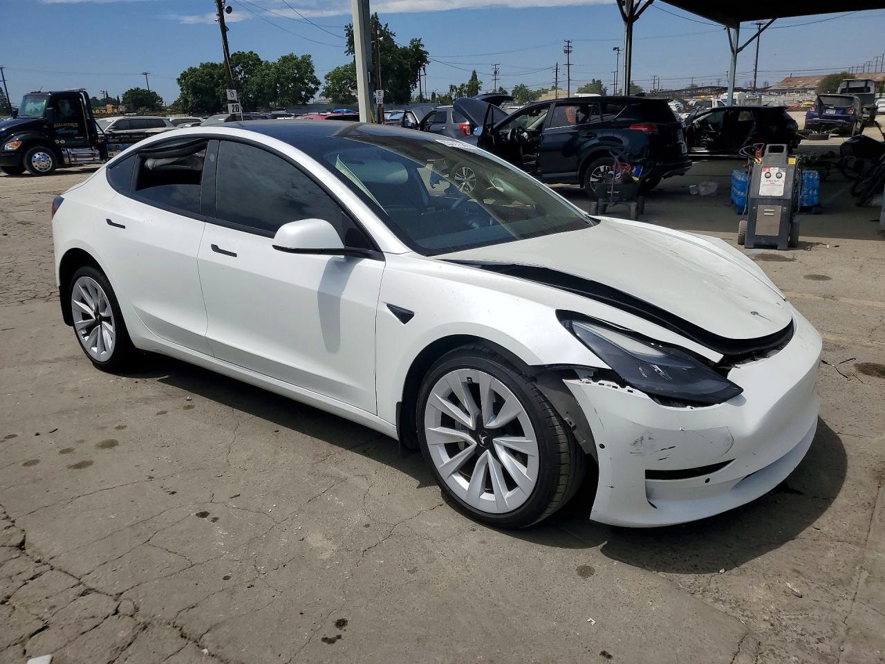 2021 TESLA MODEL 3 — Фото 4 из 12