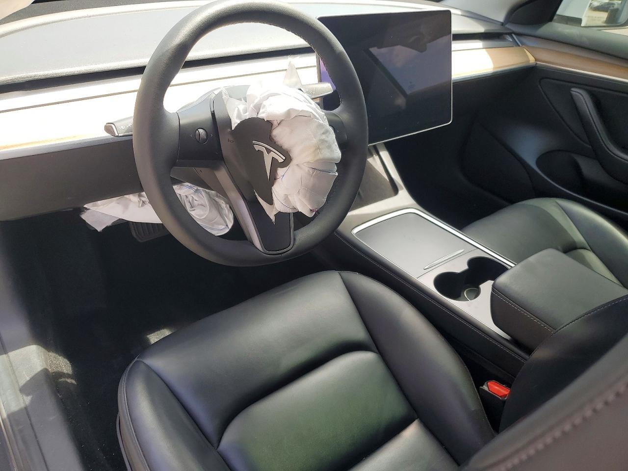 2021 TESLA MODEL 3 — Фото 8 из 12