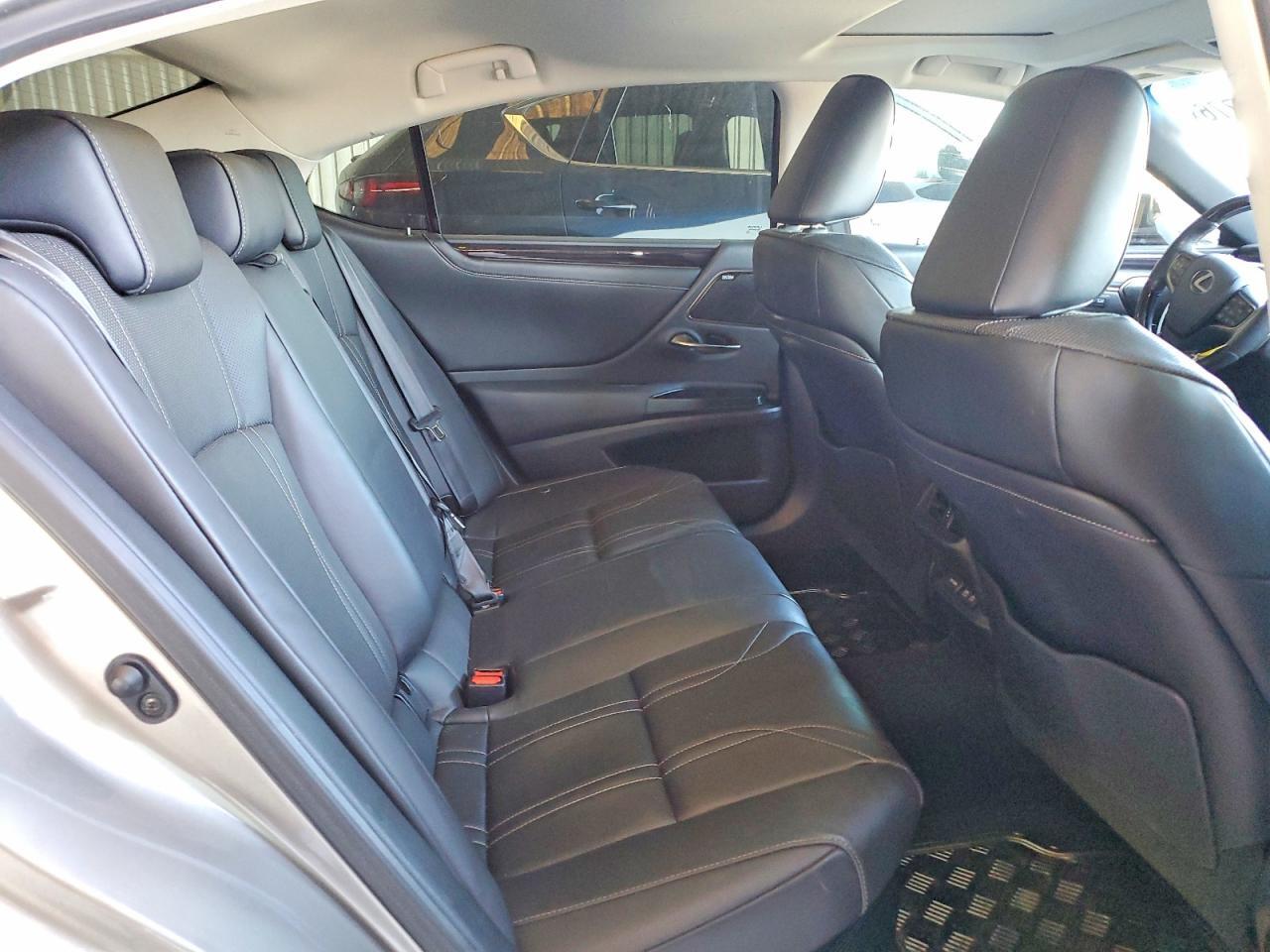 2020 LEXUS ES 300H LUXURY — Фото 10 из 13