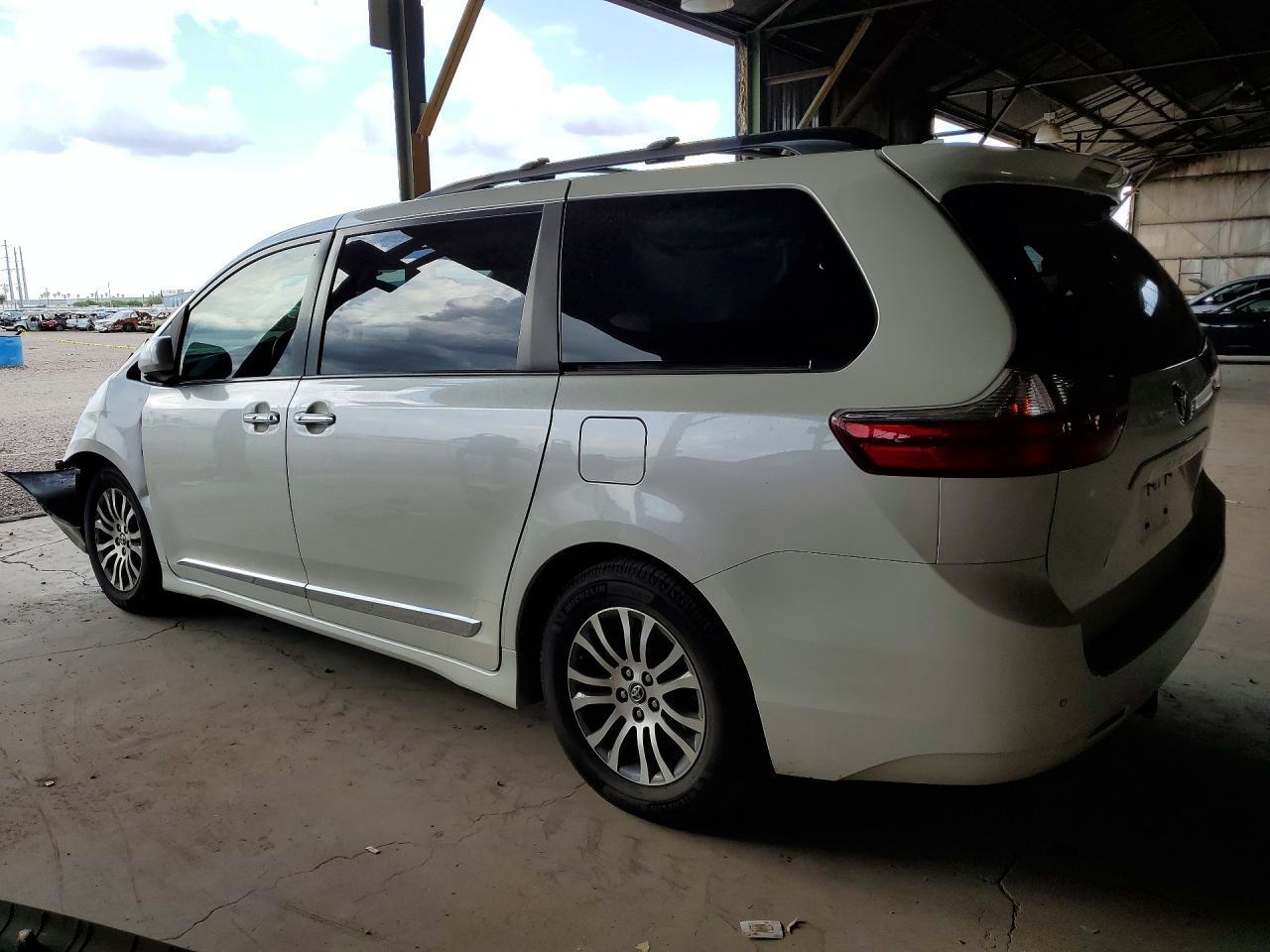 2020 TOYOTA SIENNA XLE PREMIUM 8-PASSENGER — Фото 2 из 13