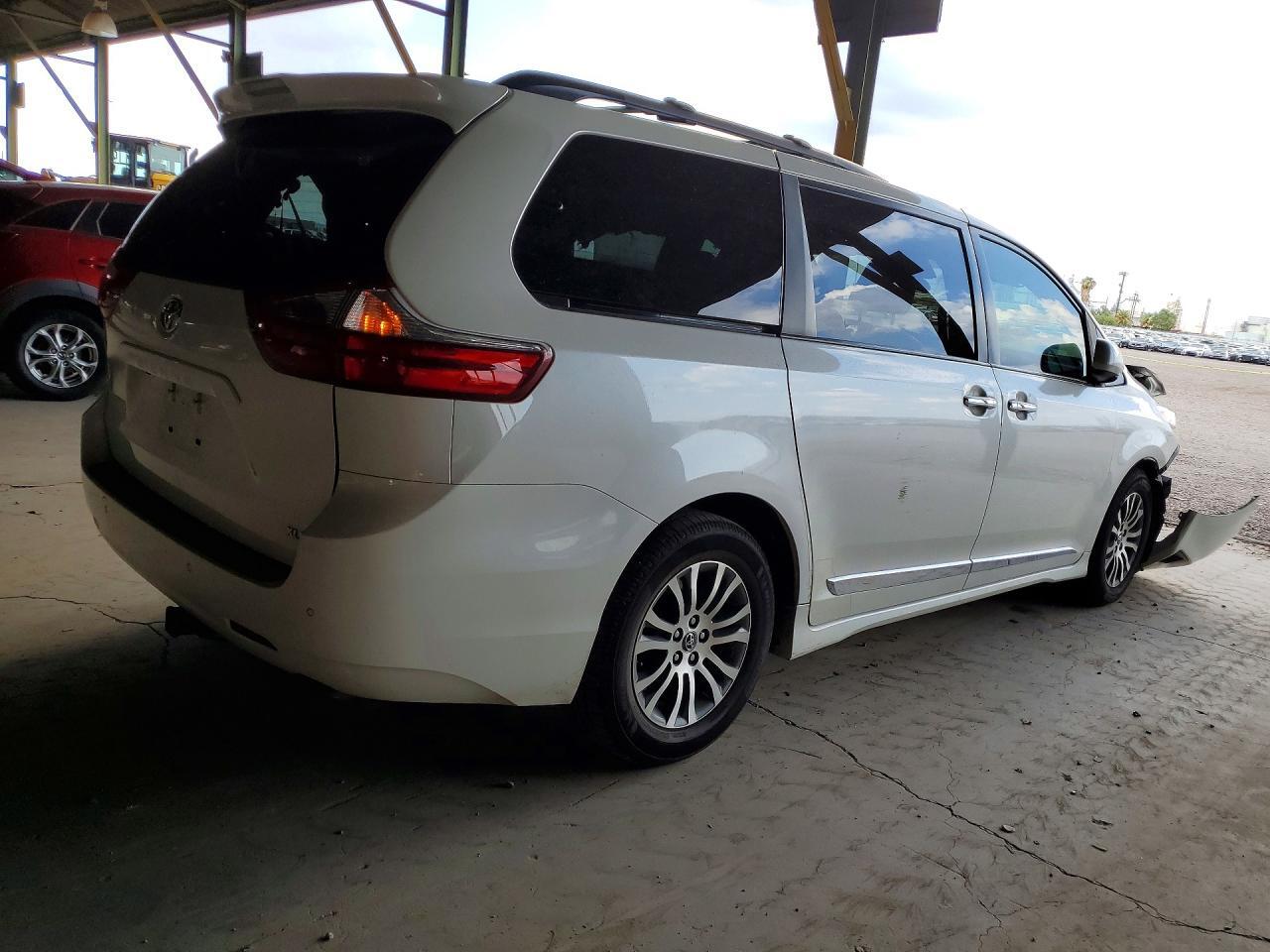 2020 TOYOTA SIENNA XLE PREMIUM 8-PASSENGER — Фото 3 из 13