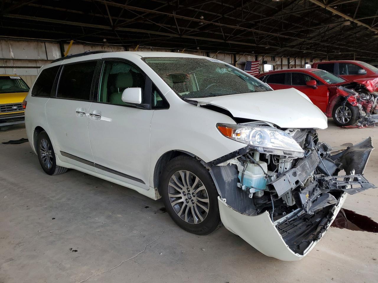 2020 TOYOTA SIENNA XLE PREMIUM 8-PASSENGER — Фото 4 из 13