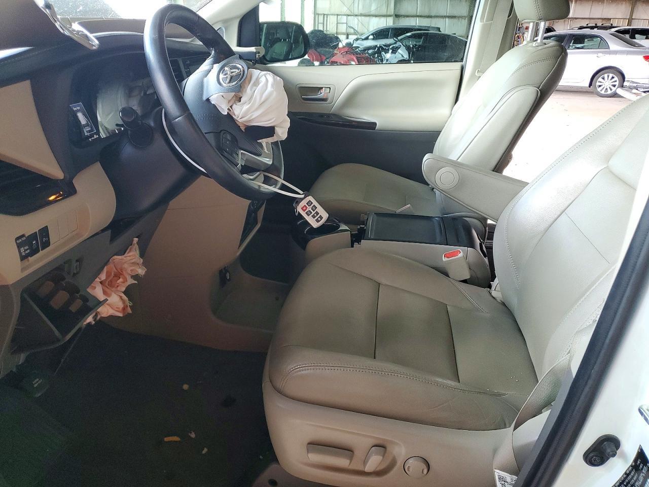 2020 TOYOTA SIENNA XLE PREMIUM 8-PASSENGER — Фото 7 из 13
