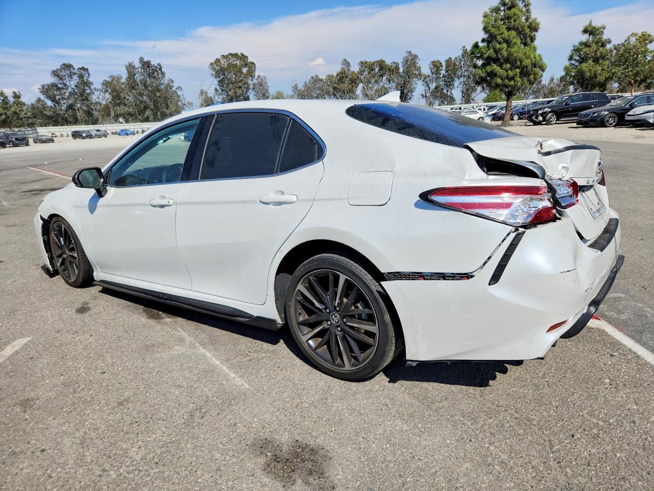 2020 TOYOTA CAMRY XSE — Фото 2 из 12