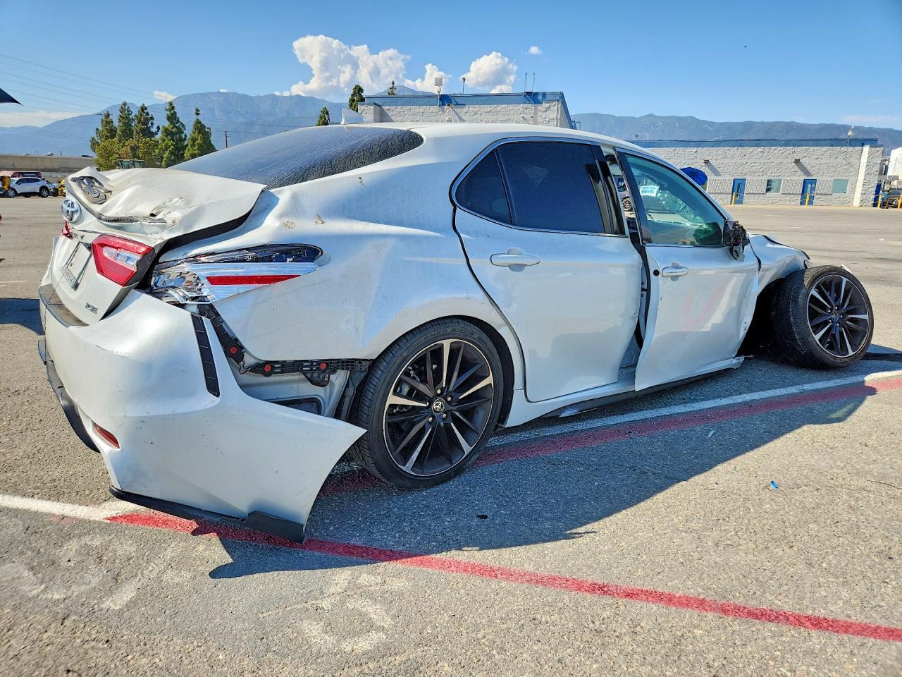 2020 TOYOTA CAMRY XSE — Фото 3 из 12