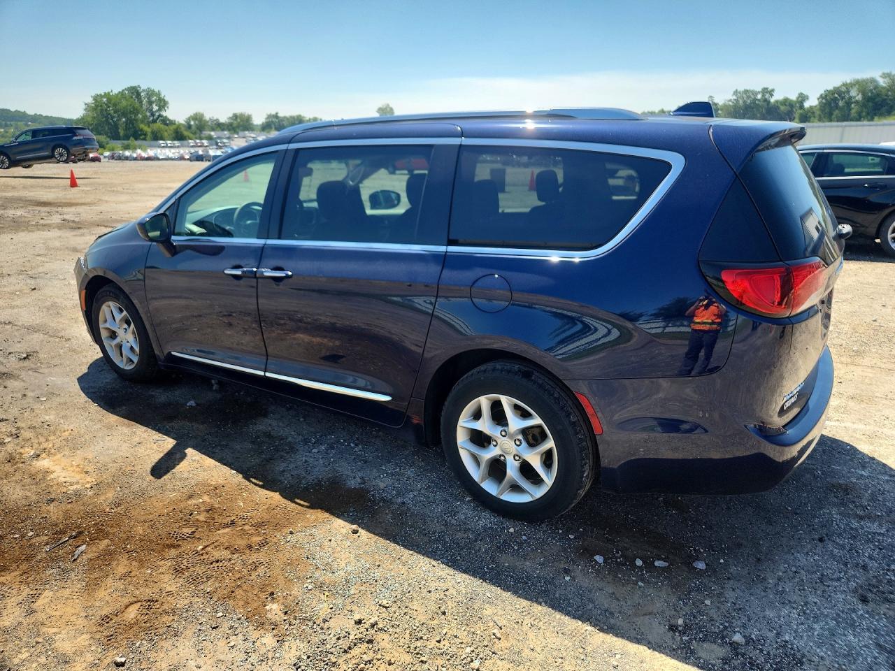 2019 CHRYSLER PACIFICA TOURING L PLUS — Фото 2 из 13