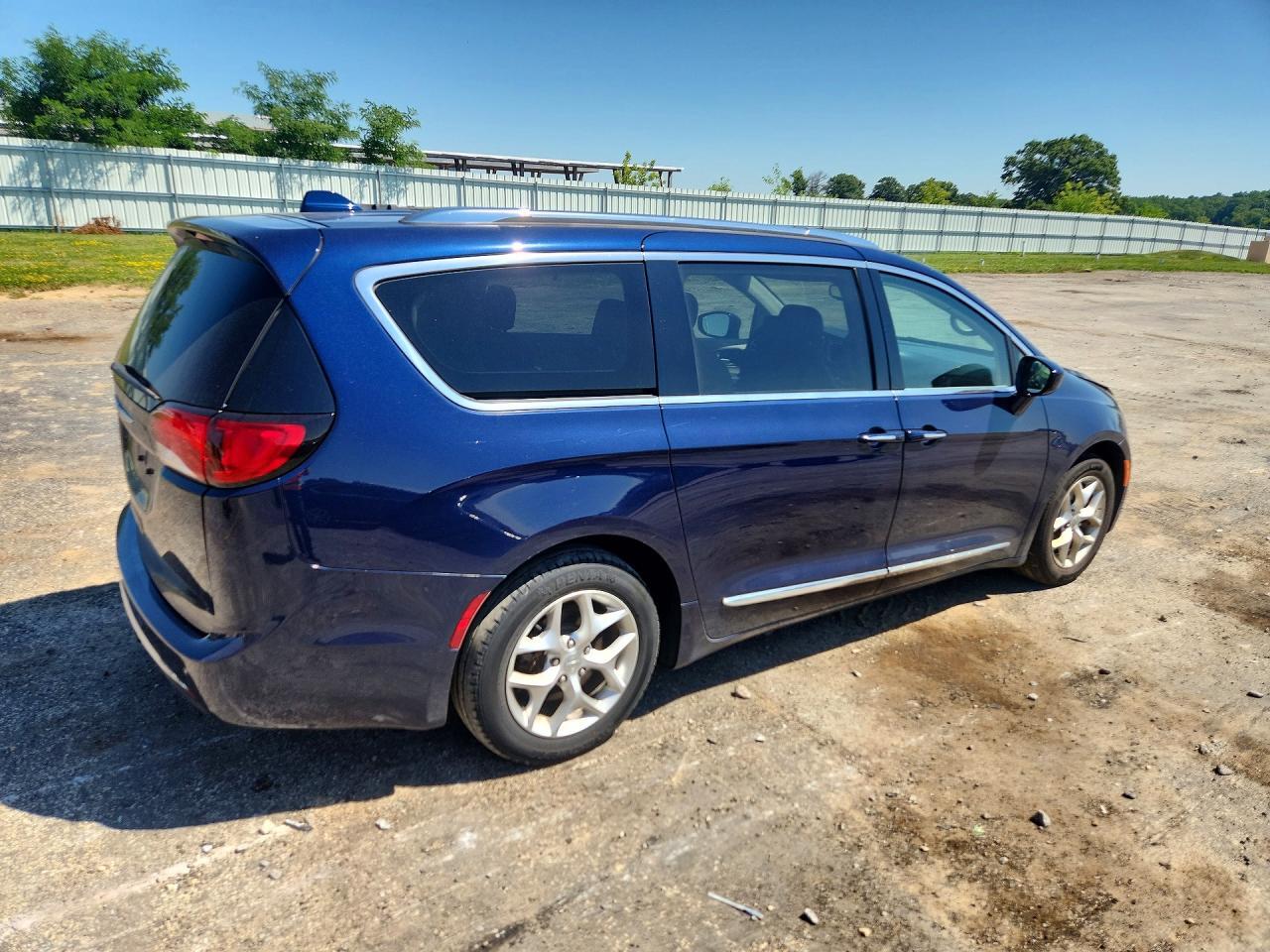 2019 CHRYSLER PACIFICA TOURING L PLUS — Фото 3 из 13
