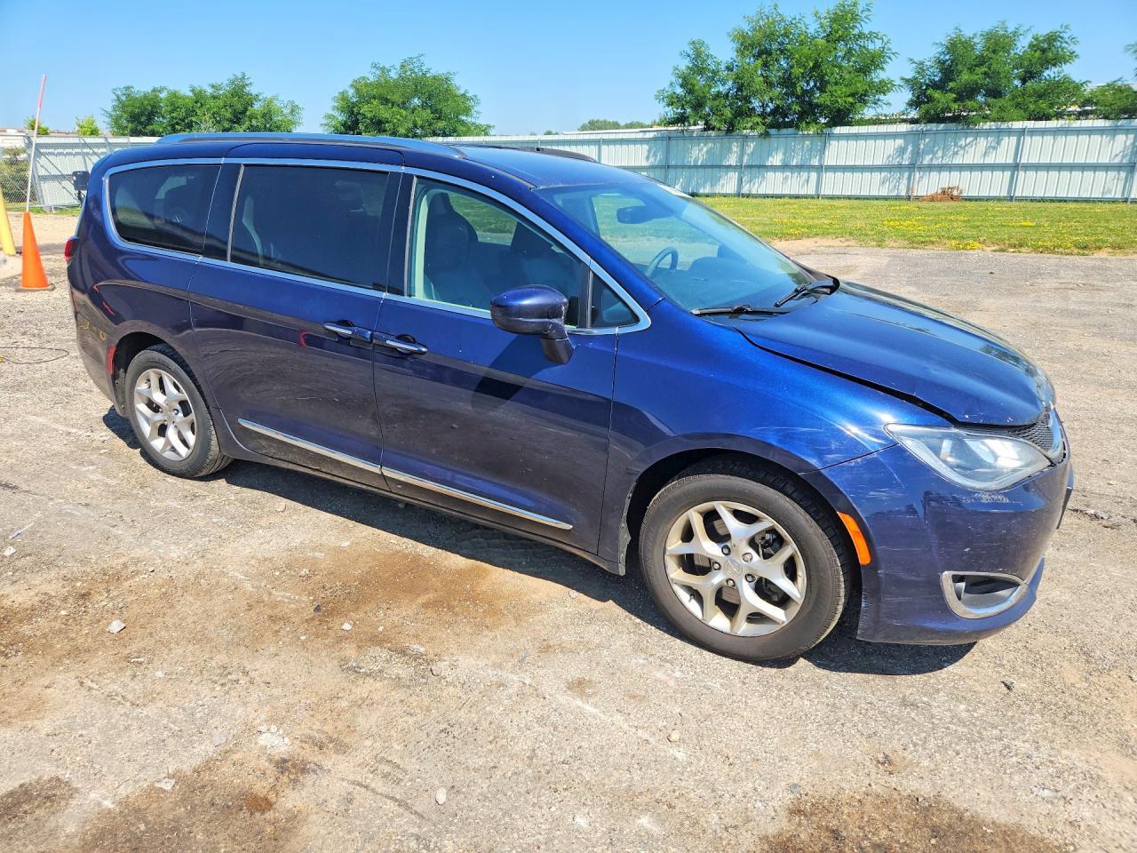 2019 CHRYSLER PACIFICA TOURING L PLUS — Фото 4 из 13