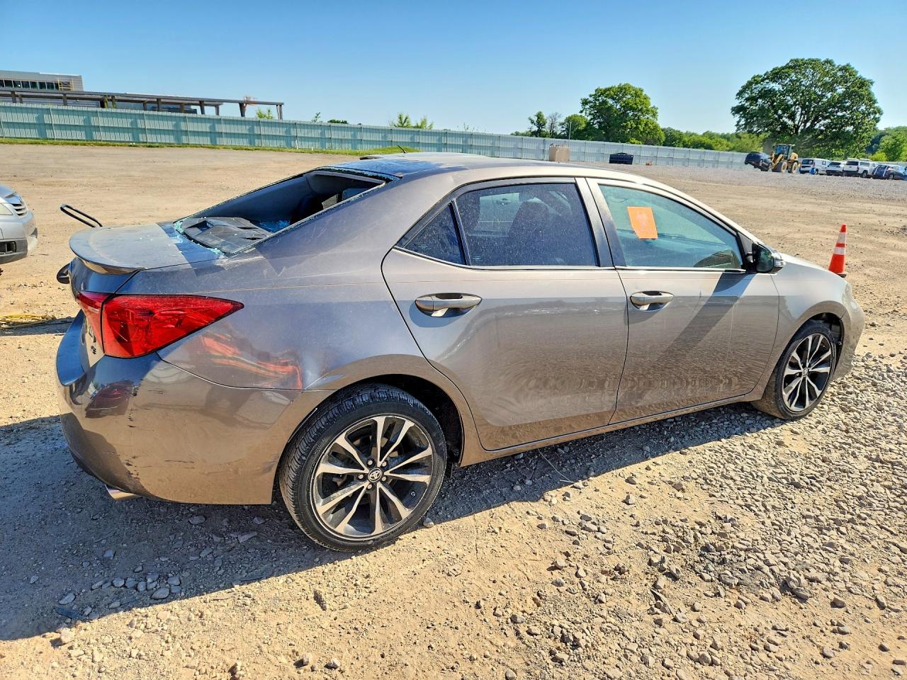 2019 TOYOTA COROLLA SE — Фото 3 из 12