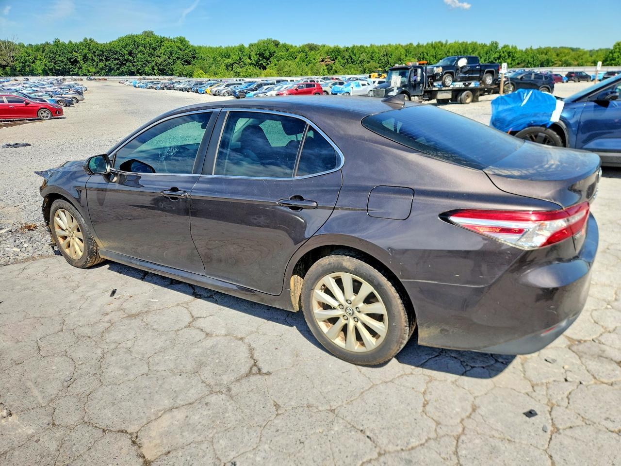 2019 TOYOTA CAMRY LE — Фото 2 из 13