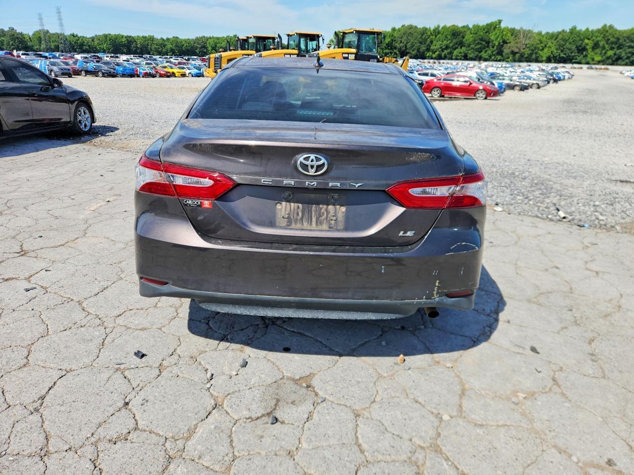 2019 TOYOTA CAMRY LE — Фото 6 из 13