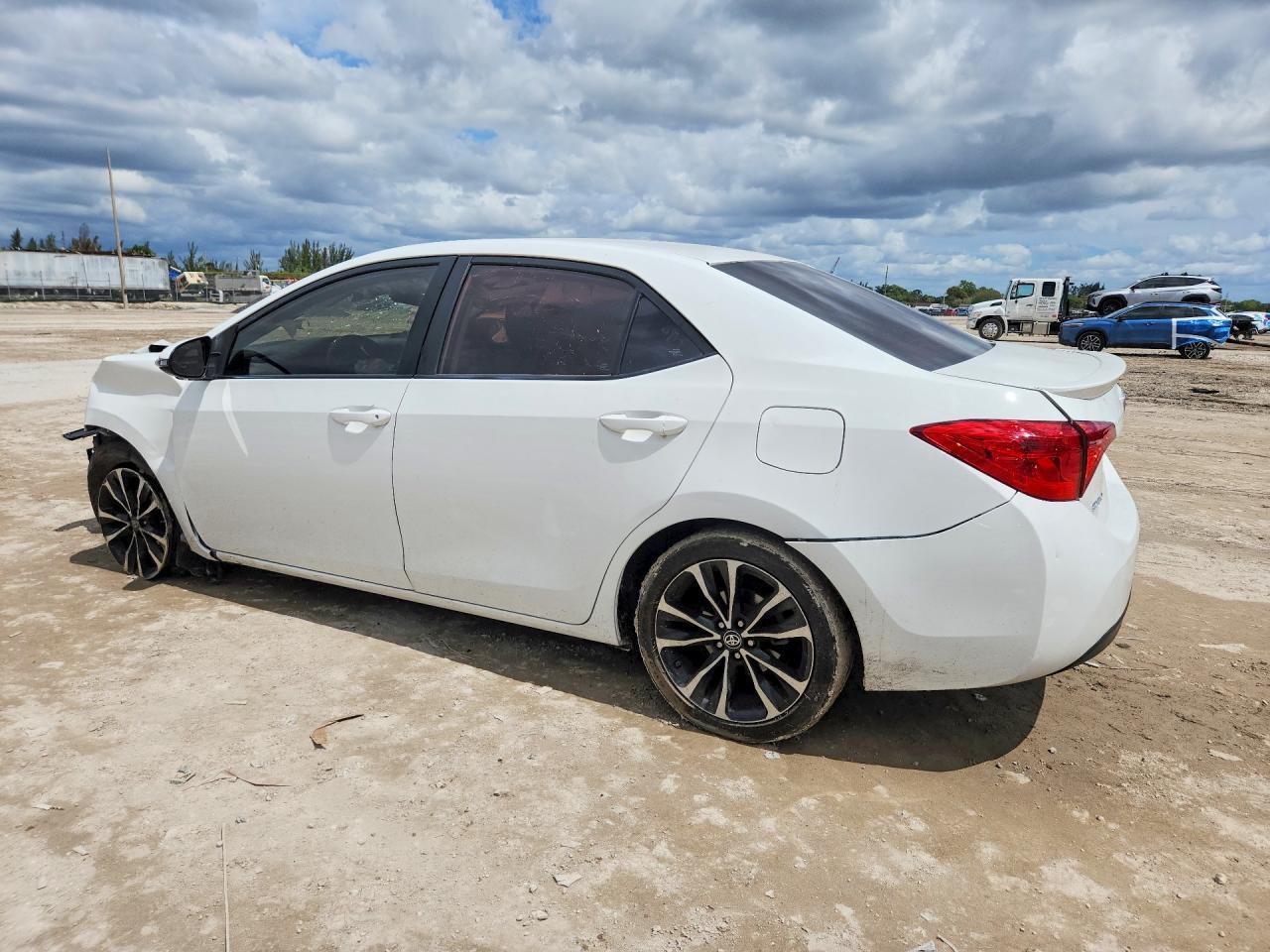 2019 TOYOTA COROLLA L — Фото 2 из 13