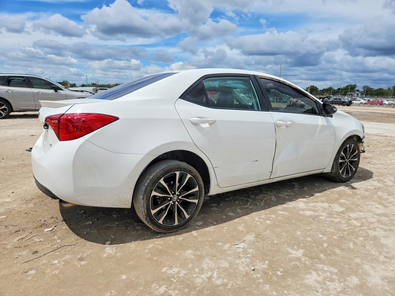 2019 TOYOTA COROLLA L — Фото 3 из 13