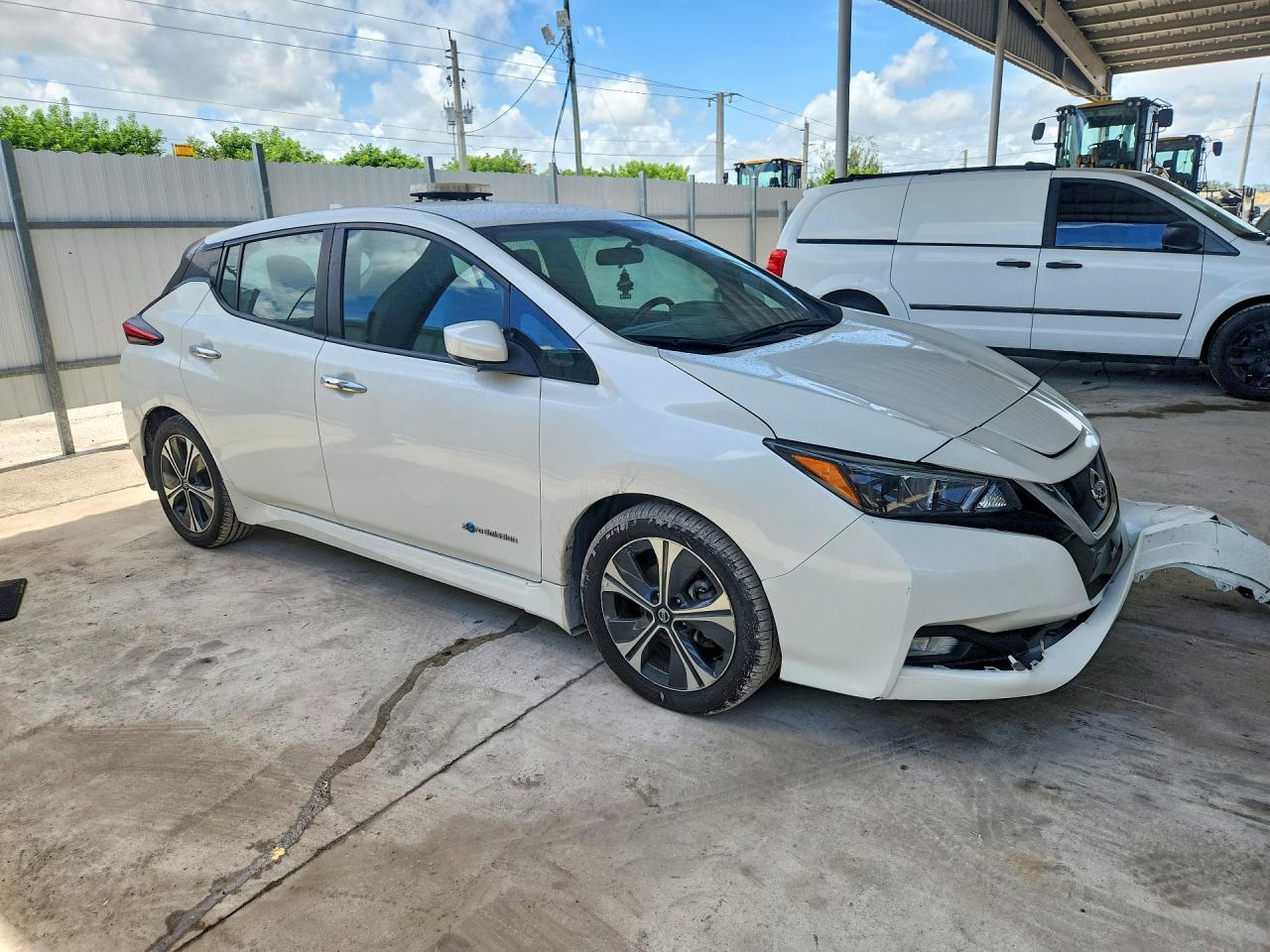 2019 NISSAN LEAF SV — Фото 4 из 12