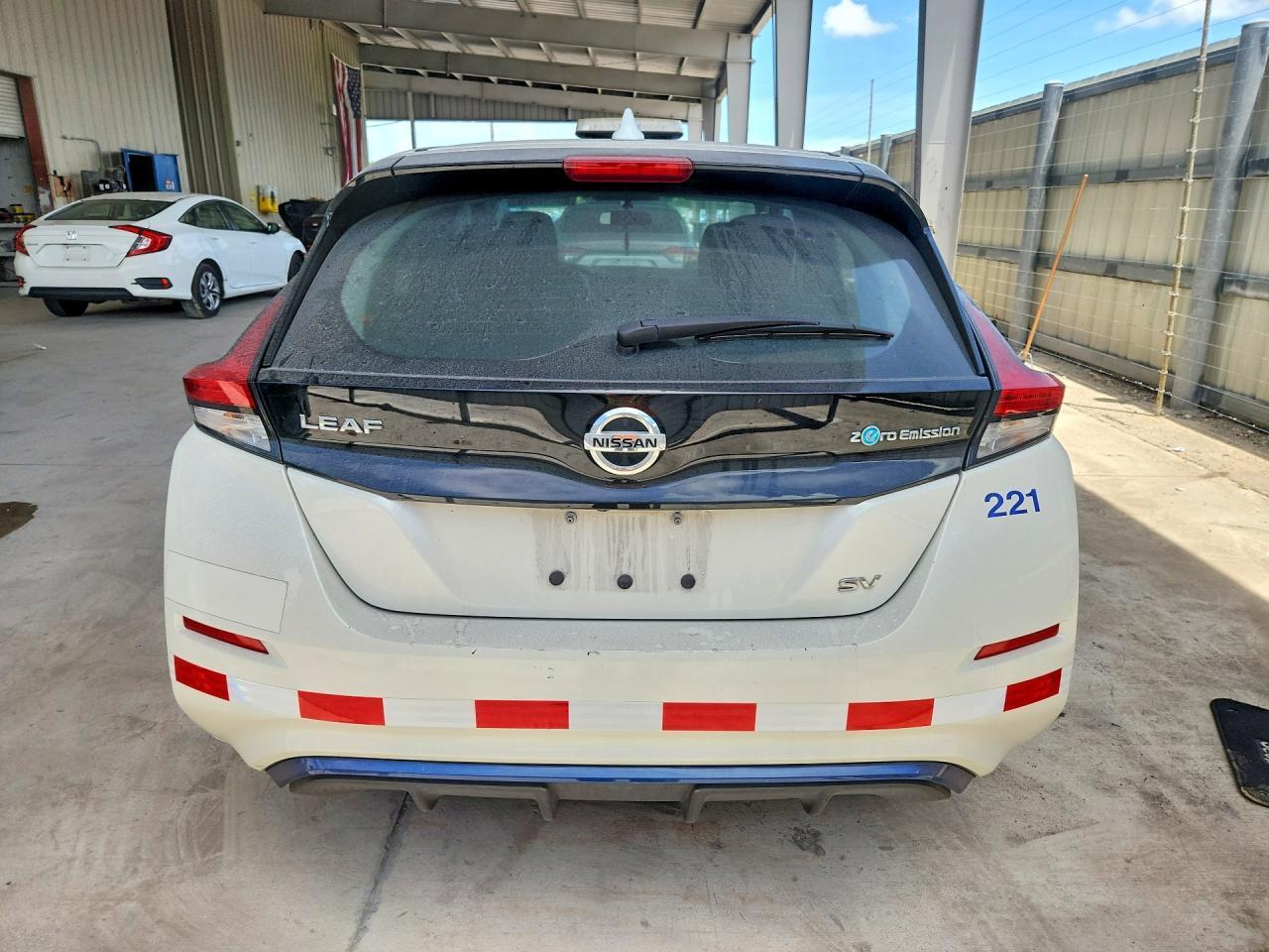 2019 NISSAN LEAF SV — Фото 6 из 12