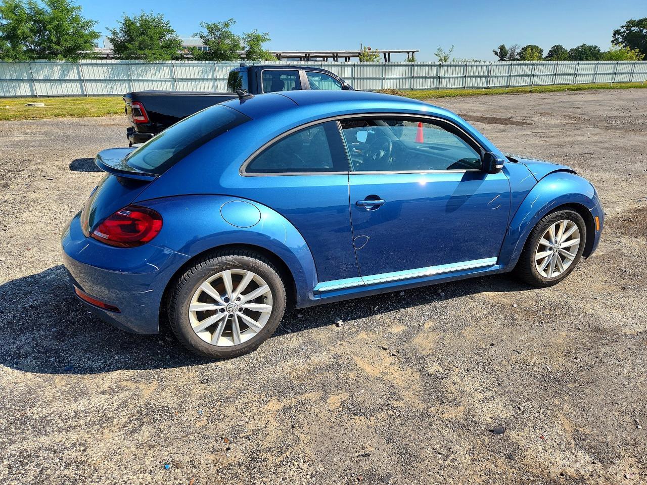 2018 VOLKSWAGEN BEETLE S — Фото 3 из 12