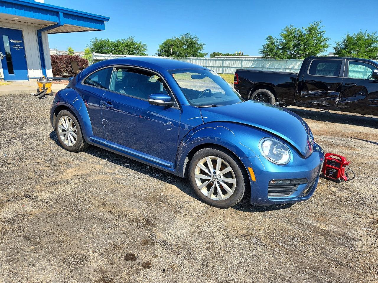 2018 VOLKSWAGEN BEETLE S — Фото 4 из 12