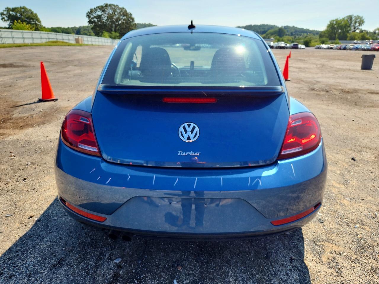 2018 VOLKSWAGEN BEETLE S — Фото 6 из 12