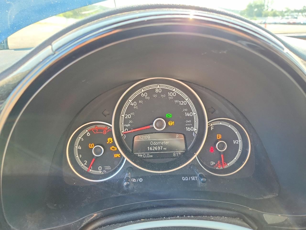 2018 VOLKSWAGEN BEETLE S — Фото 9 из 12