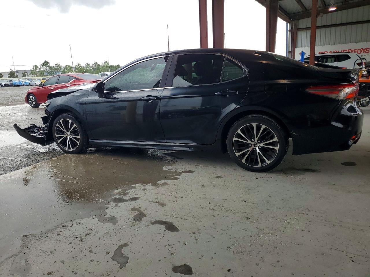 2018 TOYOTA CAMRY SE — Фото 2 из 13