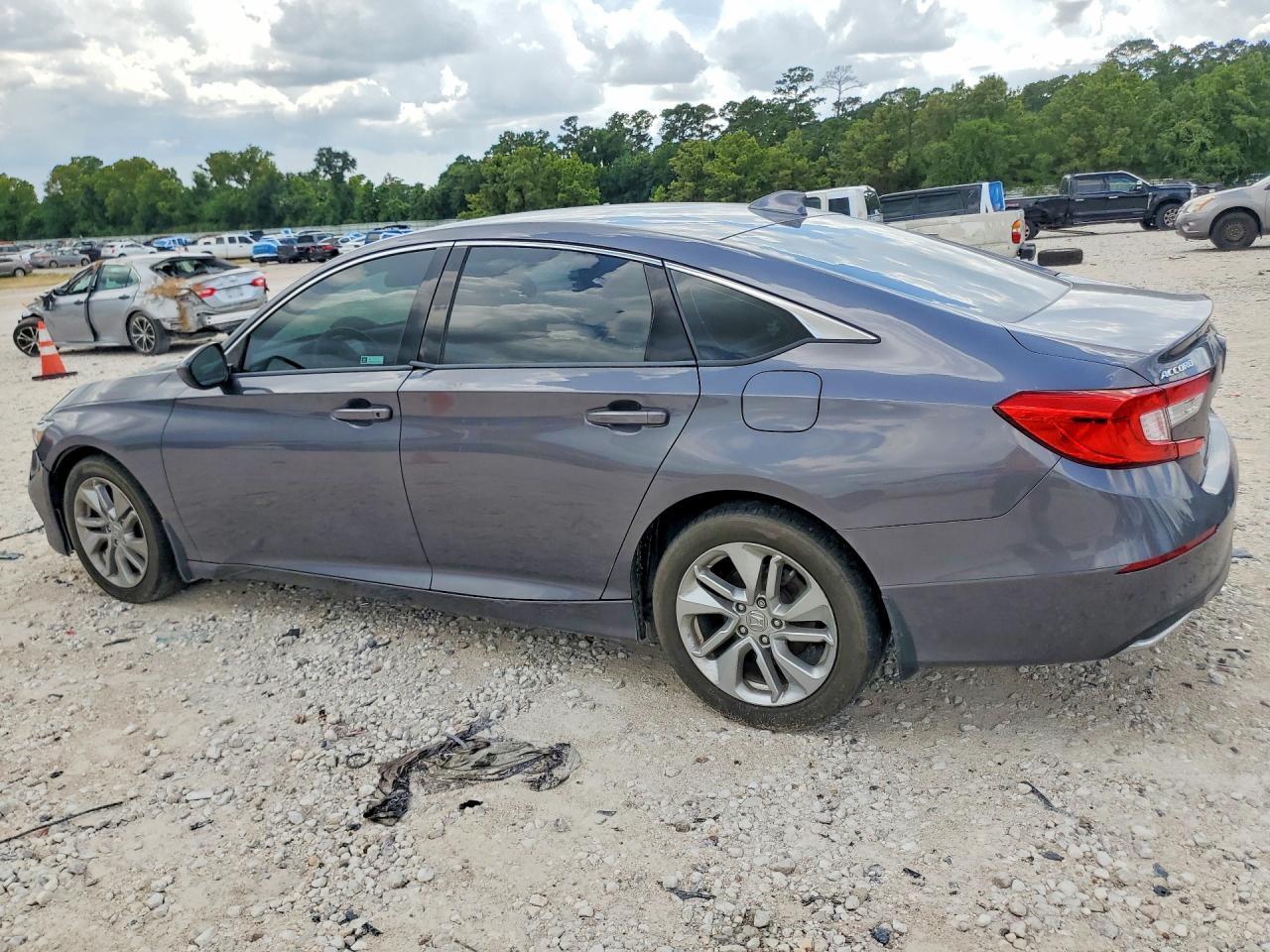 1HGCV1F13JA167518 2018 HONDA ACCORD photo no. 2