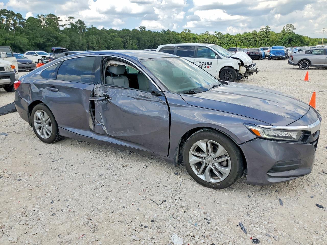 1HGCV1F13JA167518 2018 HONDA ACCORD photo no. 4