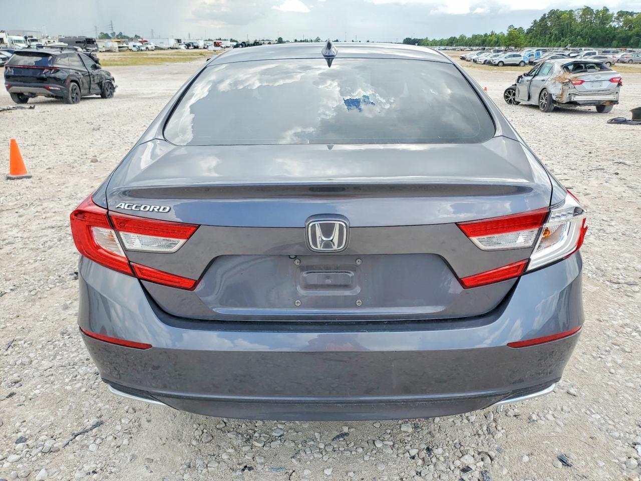 1HGCV1F13JA167518 2018 HONDA ACCORD photo no. 6