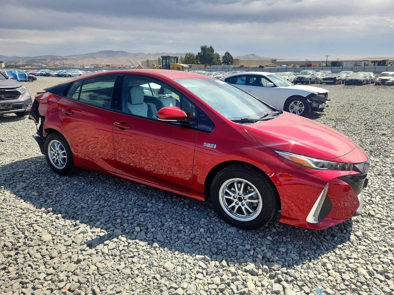 2018 TOYOTA PRIUS PRIME PREMIUM — Фото 4 из 12