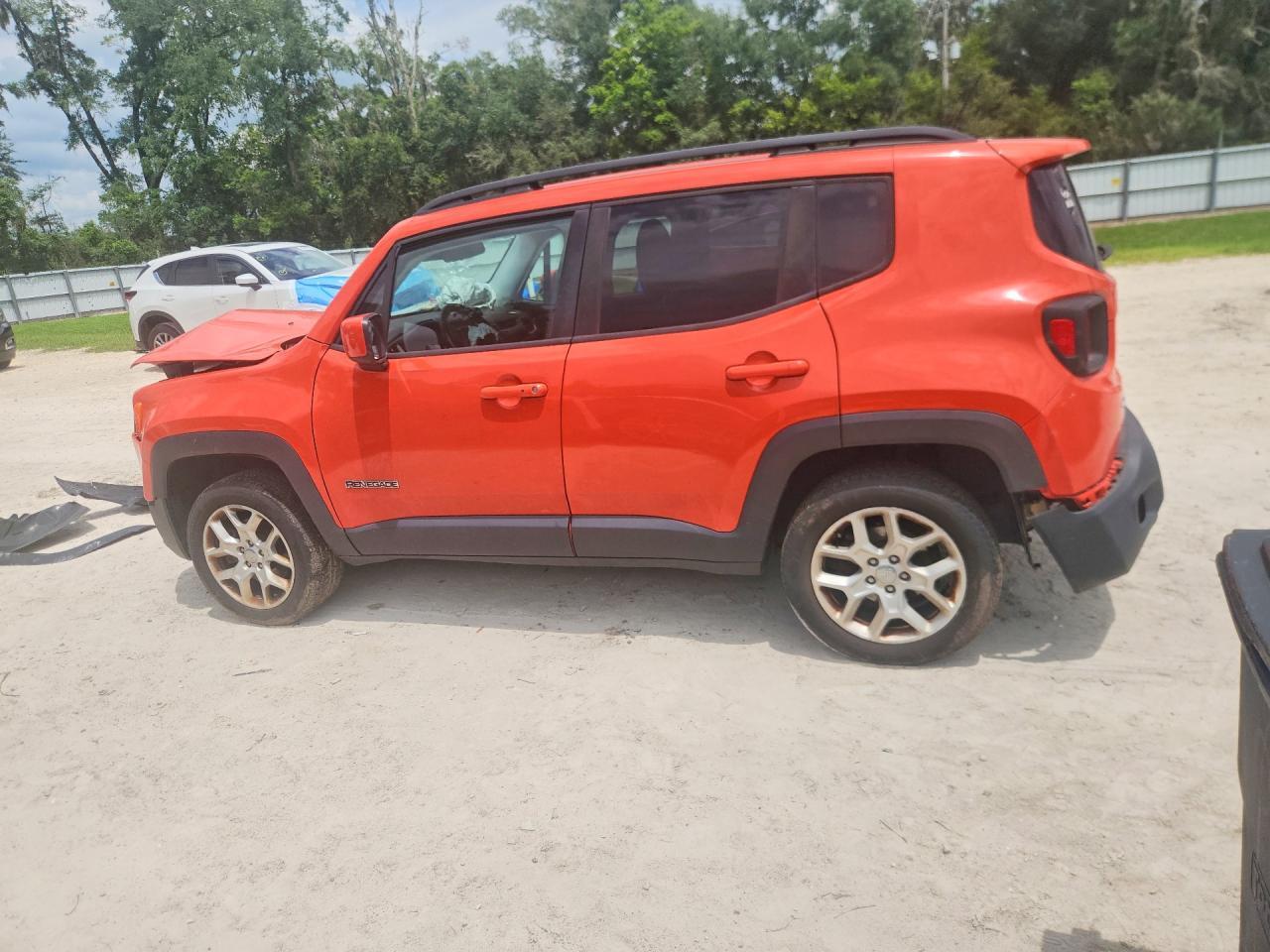 2017 JEEP RENEGADE LATITUDE — Фото 2 из 13