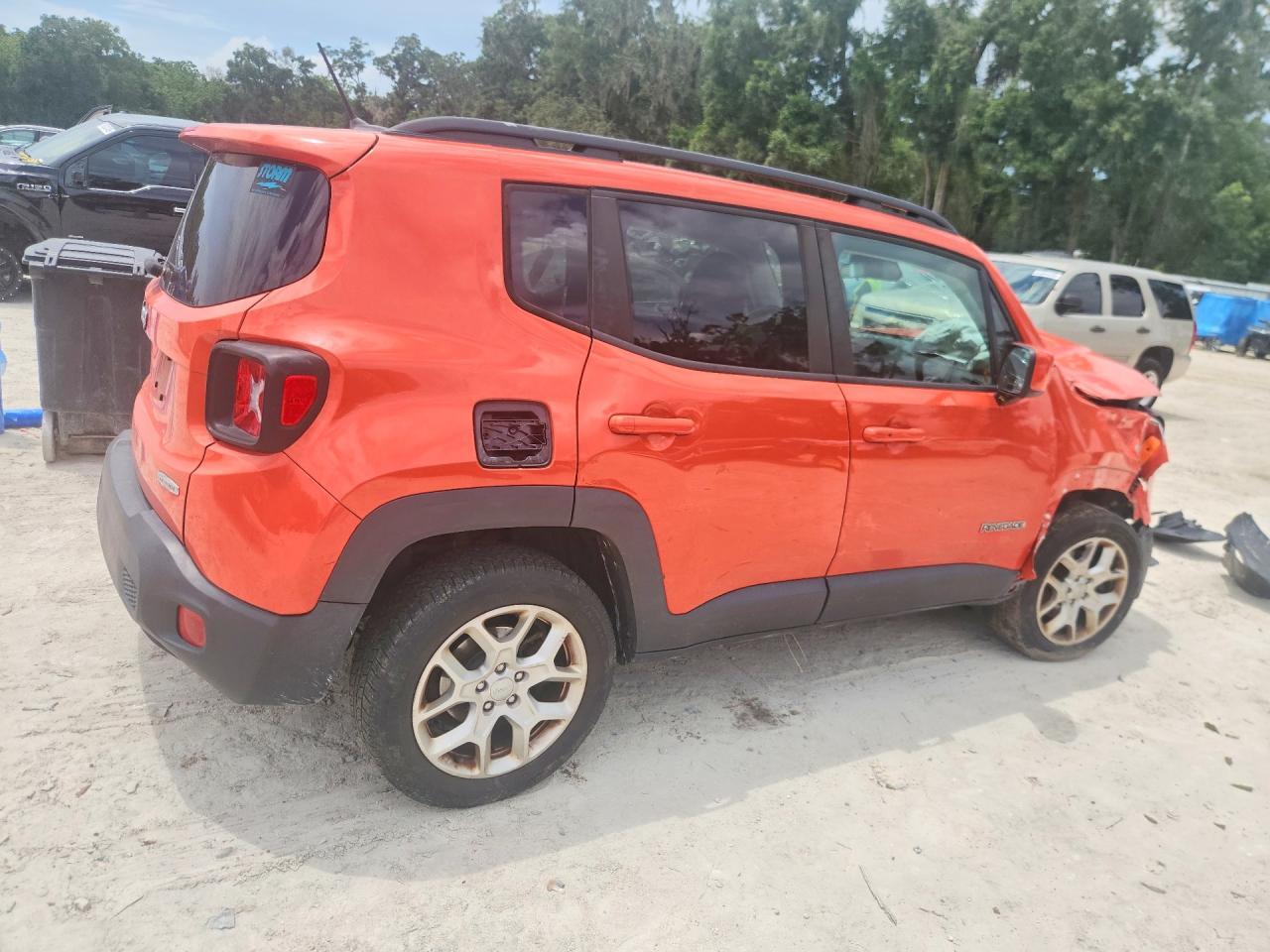 2017 JEEP RENEGADE LATITUDE — Фото 3 из 13