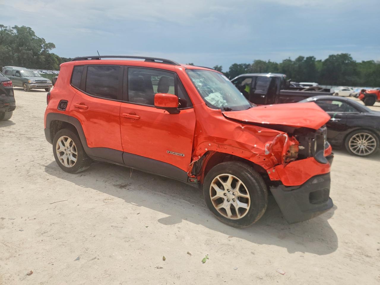 2017 JEEP RENEGADE LATITUDE — Фото 4 из 13