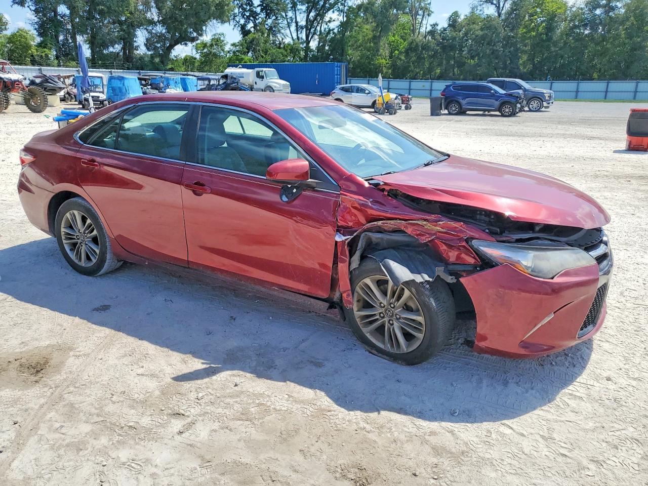 2017 TOYOTA CAMRY SE — Фото 4 из 12