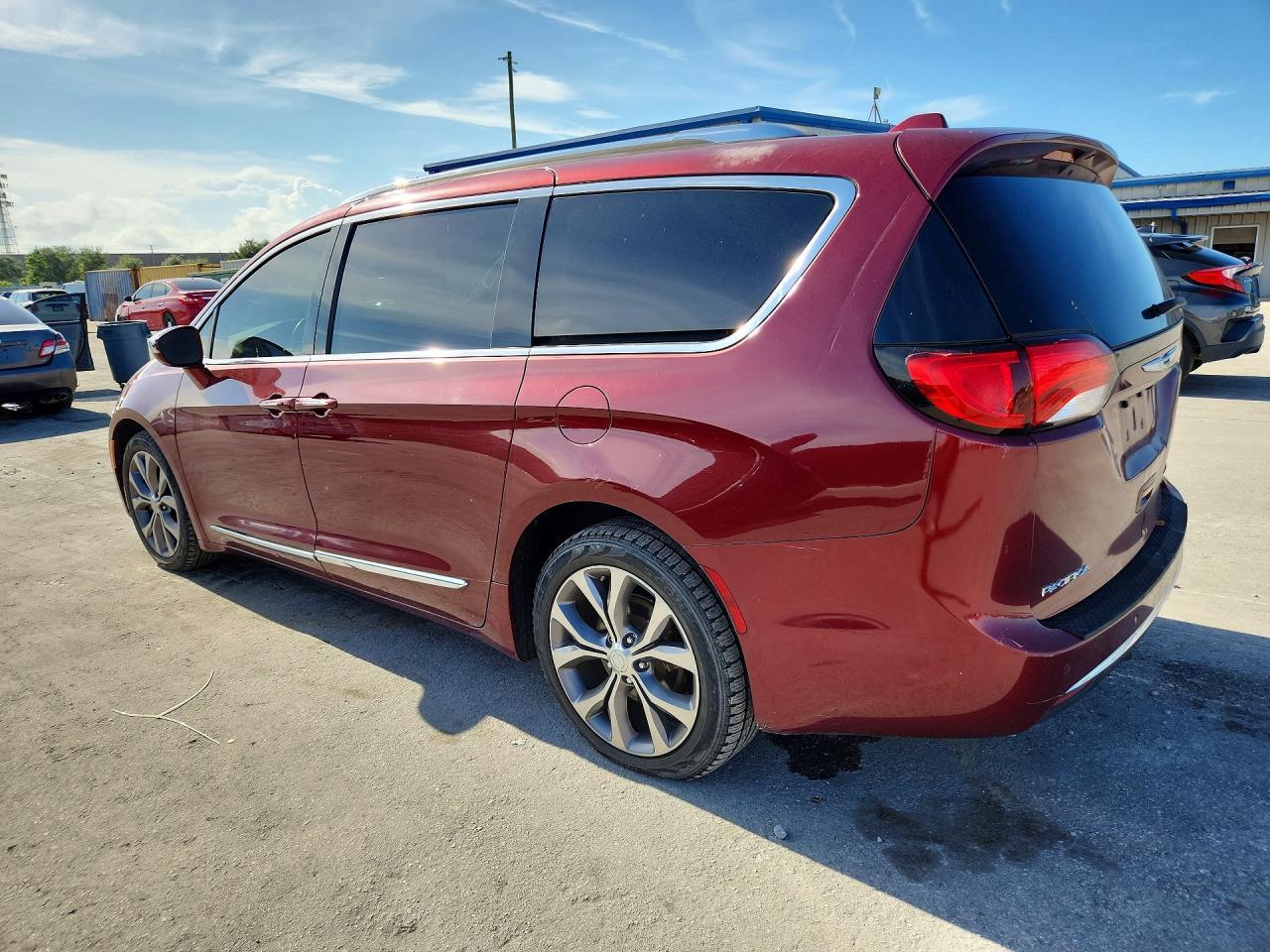 2017 CHRYSLER PACIFICA LIMITED — Фото 2 из 13